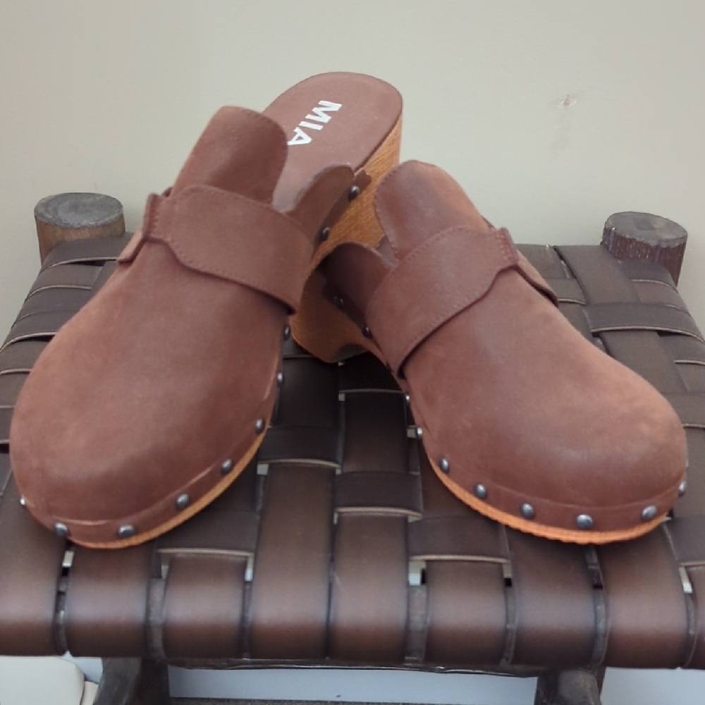 Mia Brown Suede Clogs